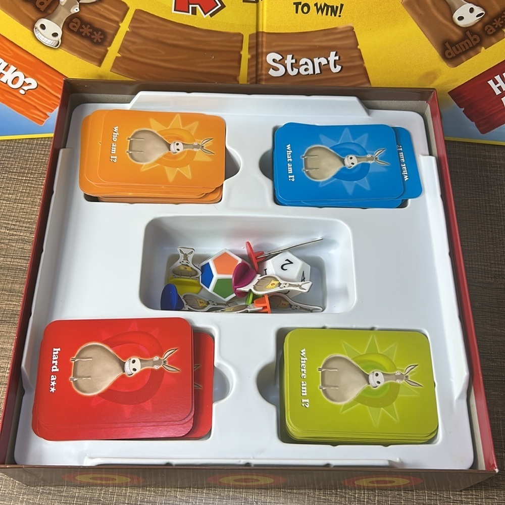 Smart Ass Trivia Game - Yellow - Picture 3 of 4
